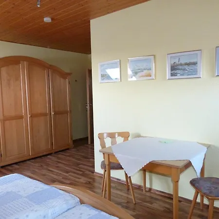 Gaestehaus Moni Jaeger Homestay *