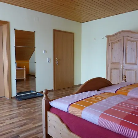 Gaestehaus Moni Jaeger Homestay *